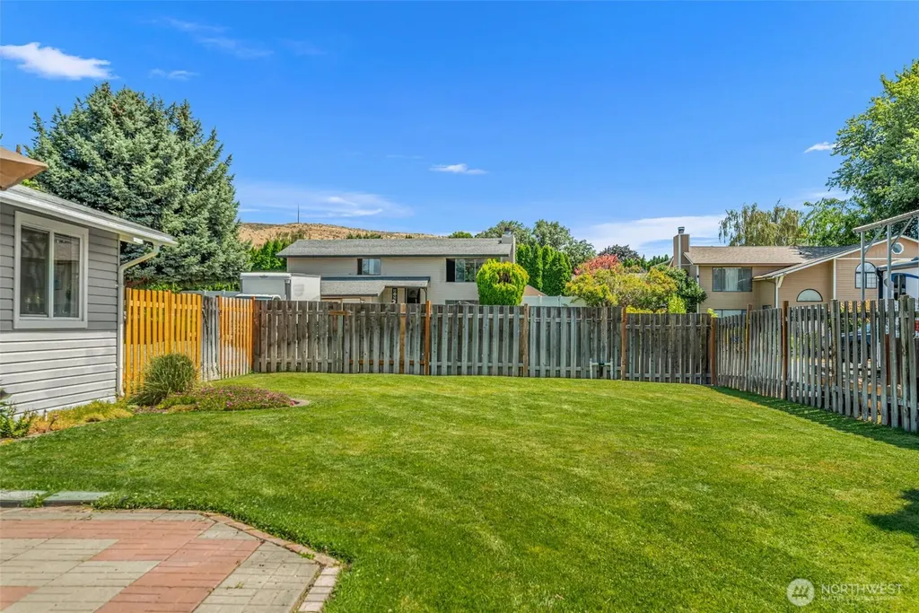 814 11th Street NE East Wenatchee WA 98802