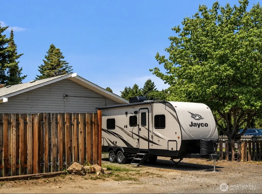 814 11th Street NE East Wenatchee WA 98802