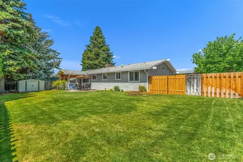 814 11th Street NE East Wenatchee WA 98802