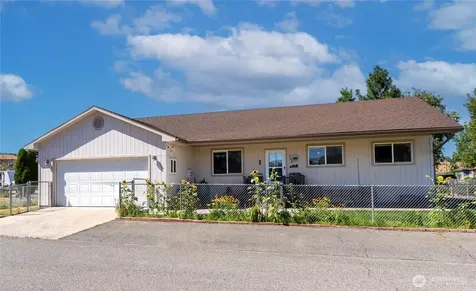 702 Shady Lane Omak WA 98841