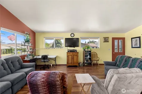 702 Shady Lane Omak WA 98841