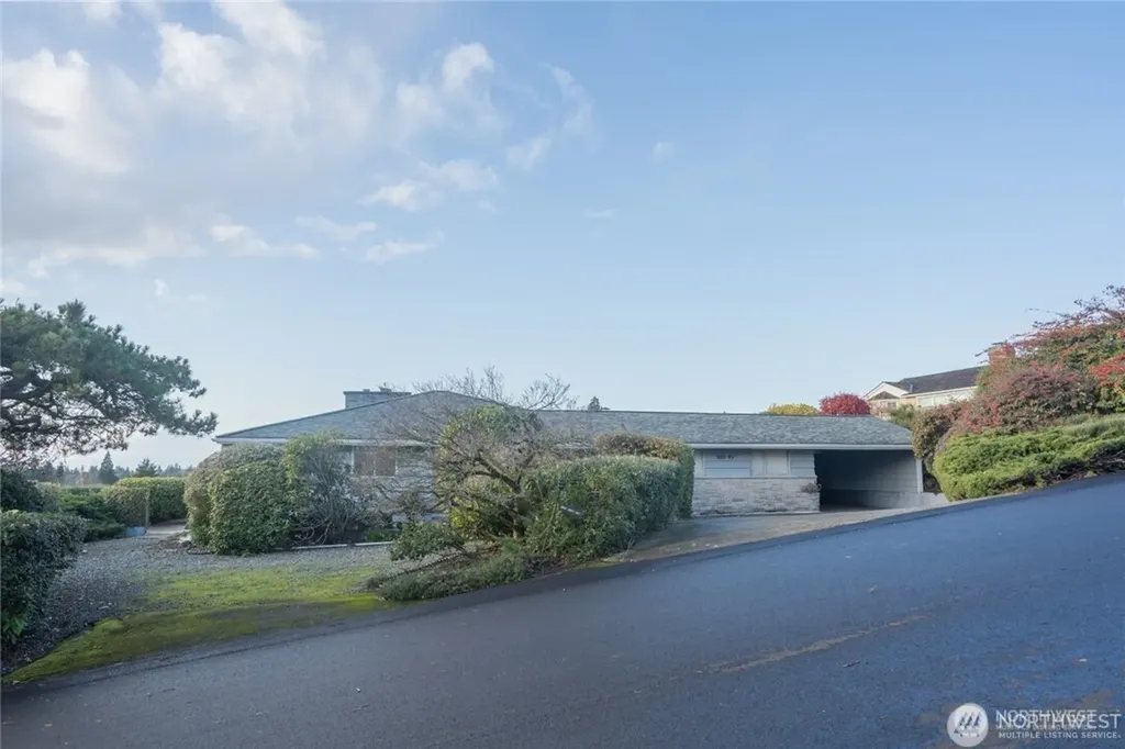909 95th Avenue NE Bellevue WA 98004