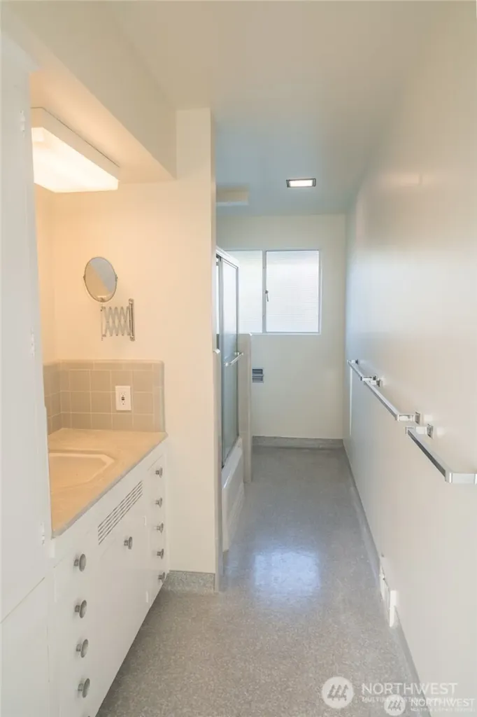 909 95th Avenue NE Bellevue WA 98004