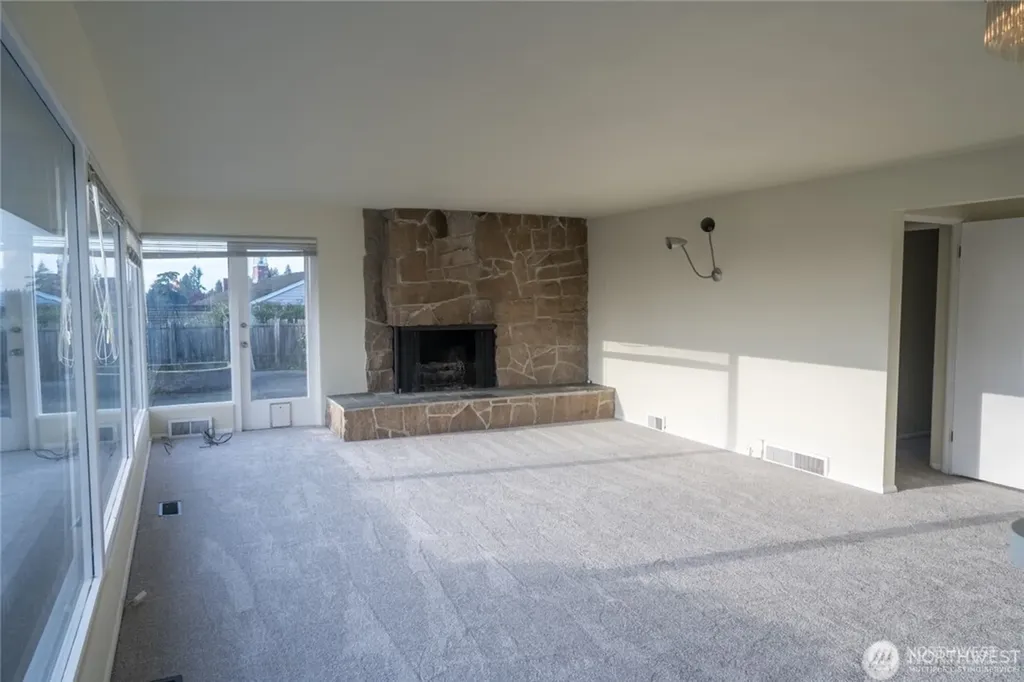 909 95th Avenue NE Bellevue WA 98004