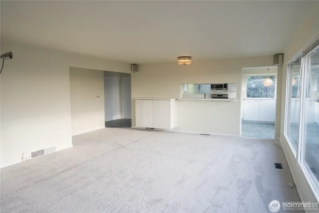 909 95th Avenue NE Bellevue WA 98004