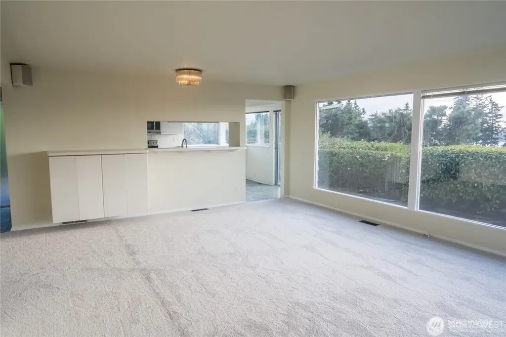 909 95th Avenue NE Bellevue WA 98004