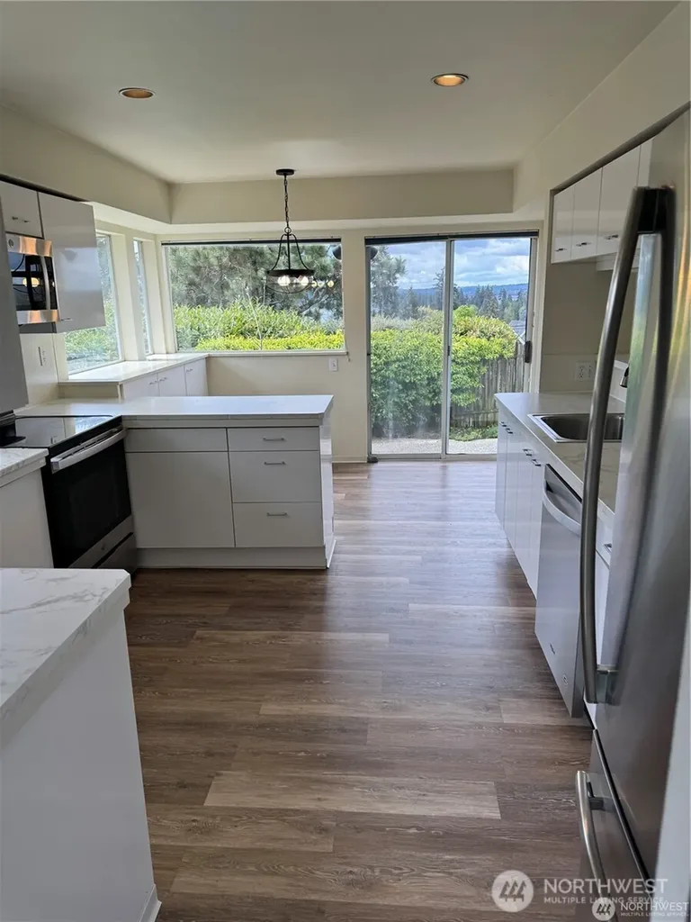 909 95th Avenue NE Bellevue WA 98004