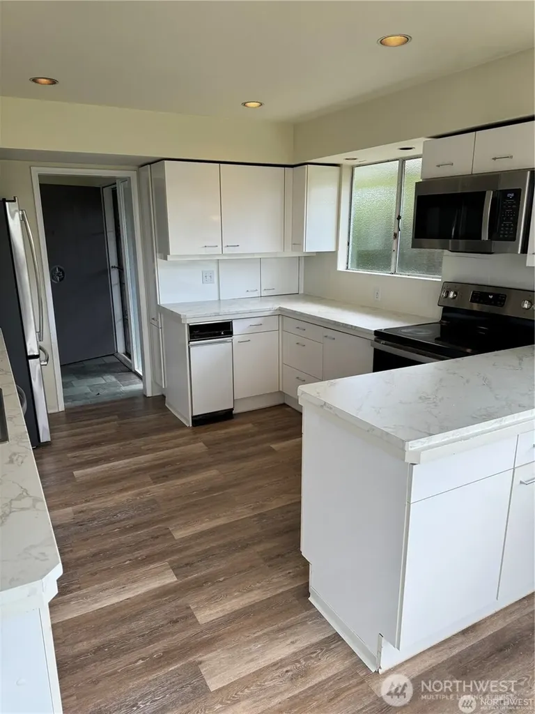 909 95th Avenue NE Bellevue WA 98004