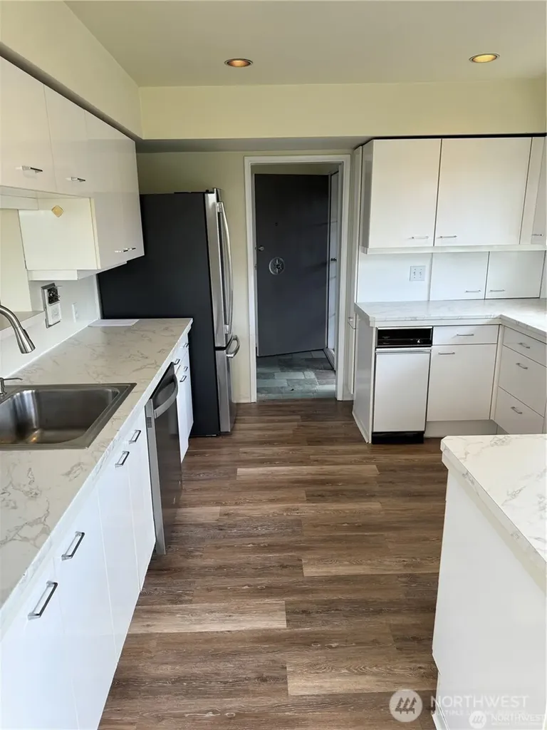 909 95th Avenue NE Bellevue WA 98004