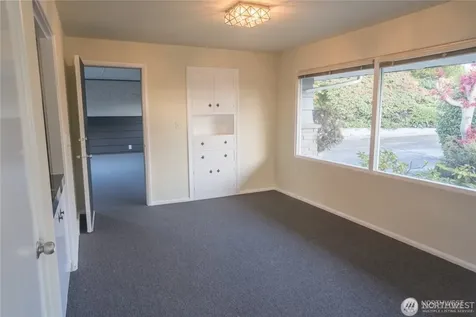 909 95th Avenue NE Bellevue WA 98004