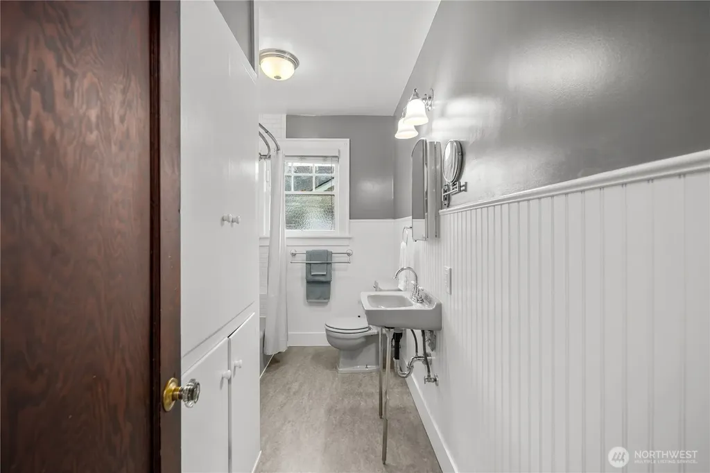1210 N 2nd Street Renton WA 98057
