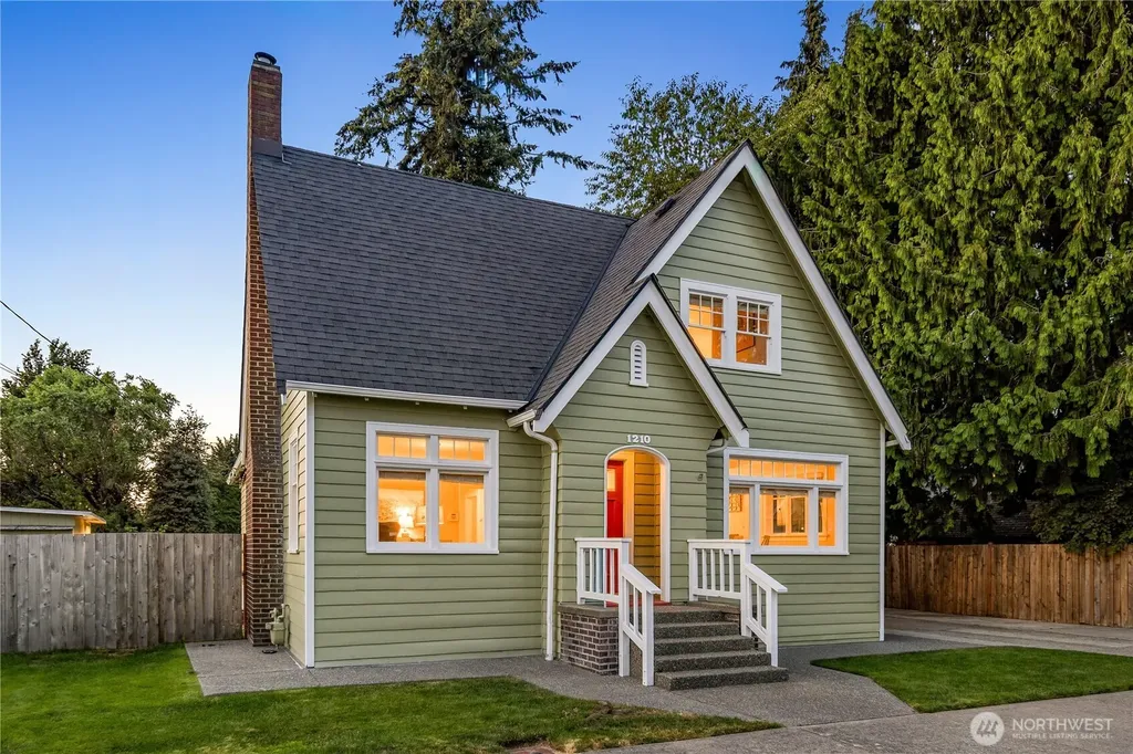 1210 N 2nd Street Renton WA 98057