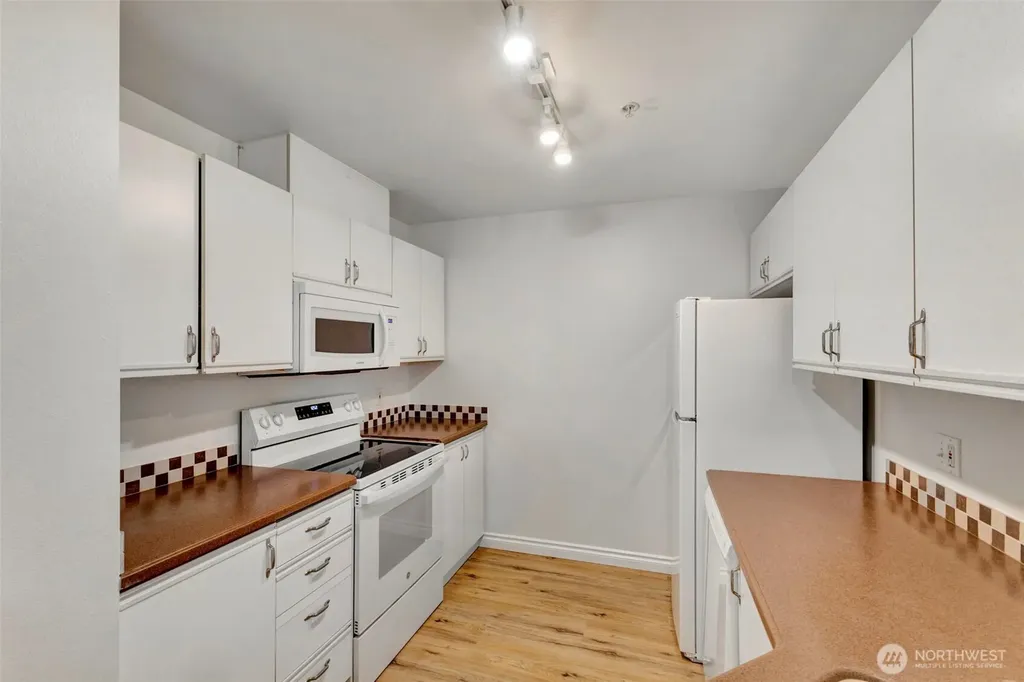 22104 41st Avenue S Kent WA 98032