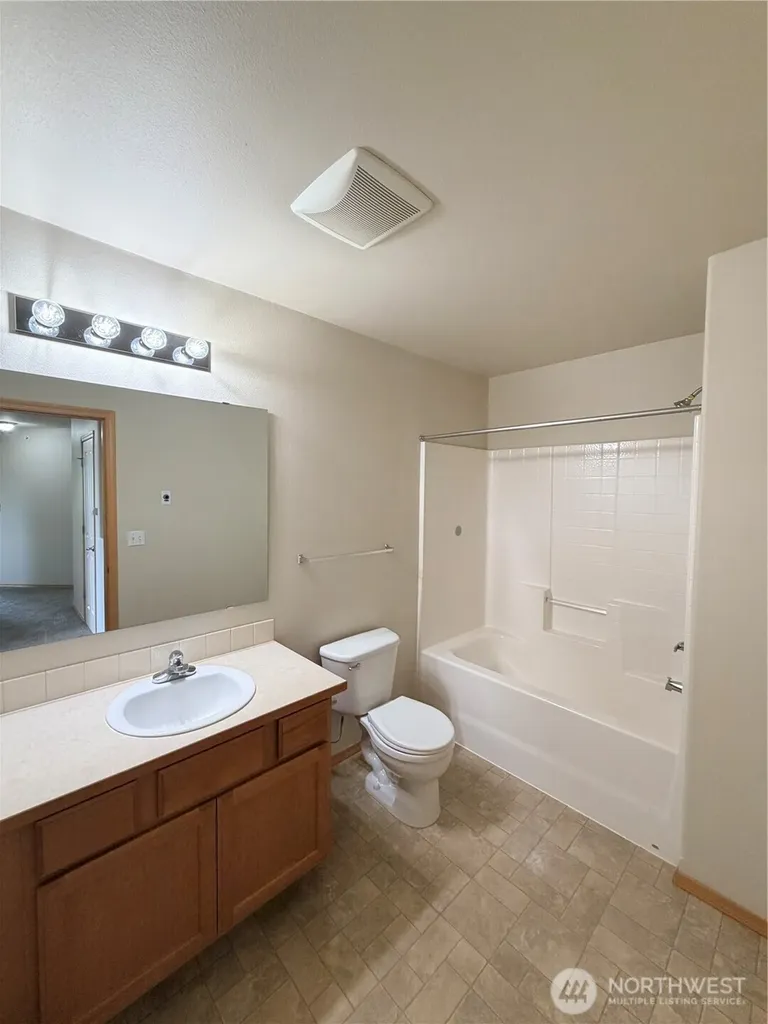 2045 Bobs Hollow Lane Dupont WA 98327