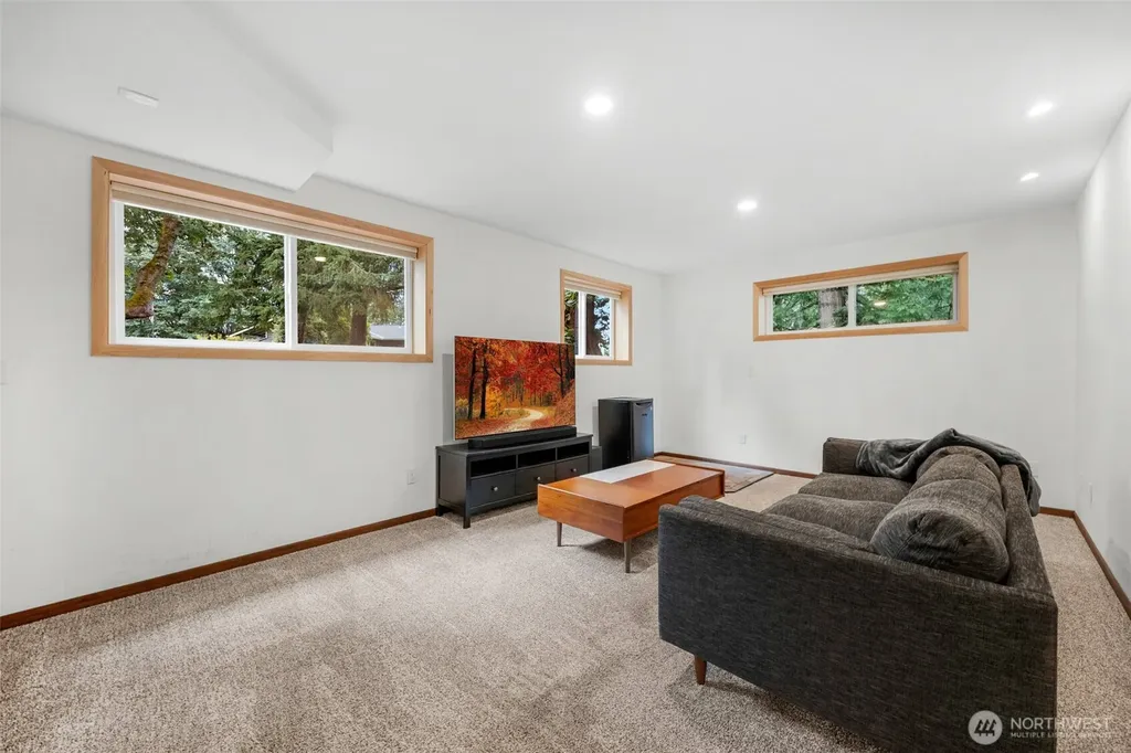 28622 183rd Court SE Kent WA 98042