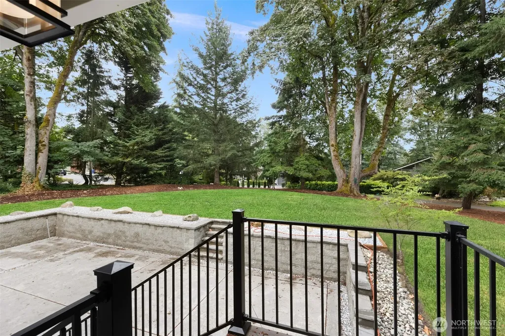 28622 183rd Court SE Kent WA 98042