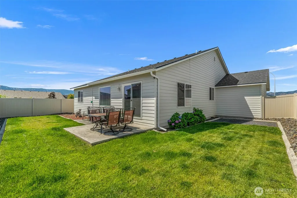 165 S Mystical Avenue East Wenatchee WA 98802