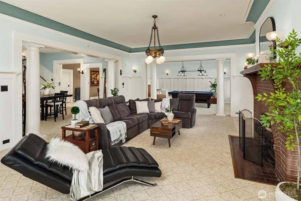421 W Highland Drive Seattle WA 98119
