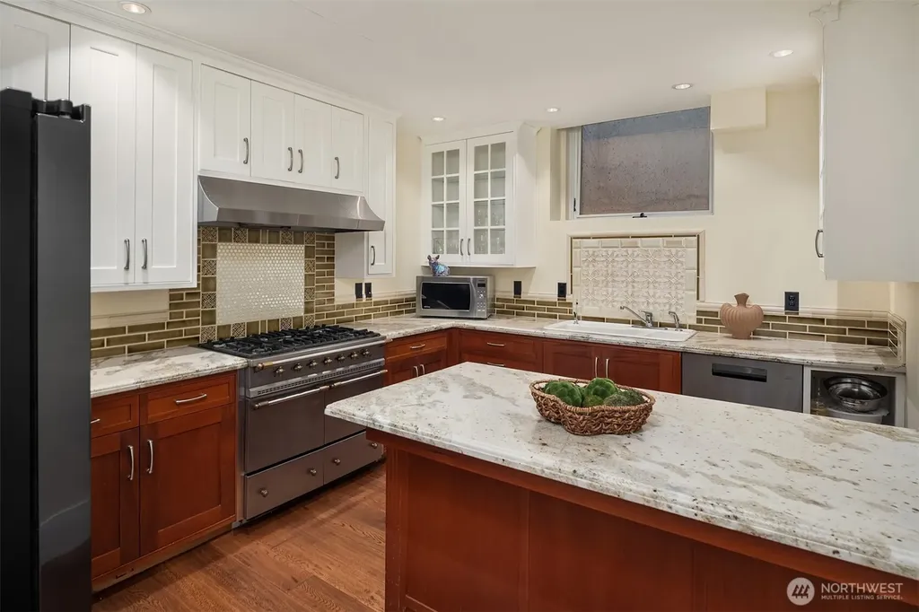421 W Highland Drive Seattle WA 98119