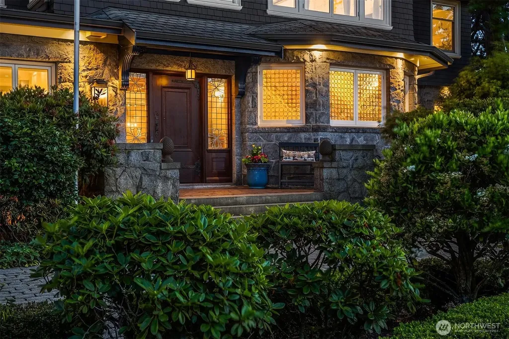 421 W Highland Drive Seattle WA 98119