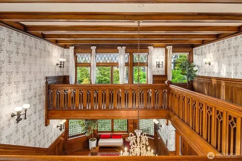 421 W Highland Drive Seattle WA 98119