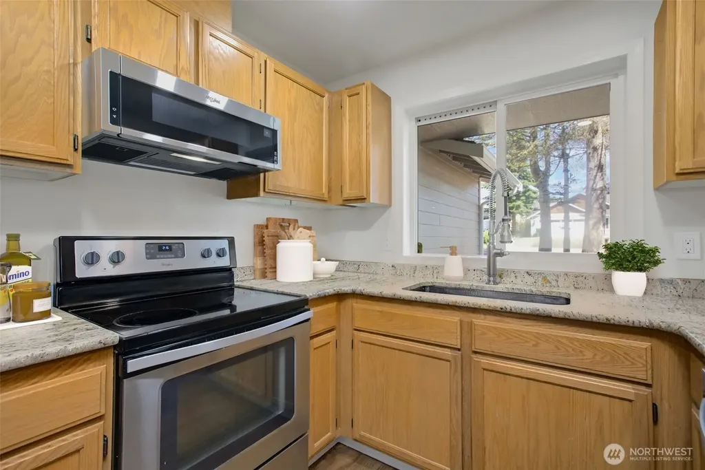 1063 Cascade Lane Camano Island WA 98282