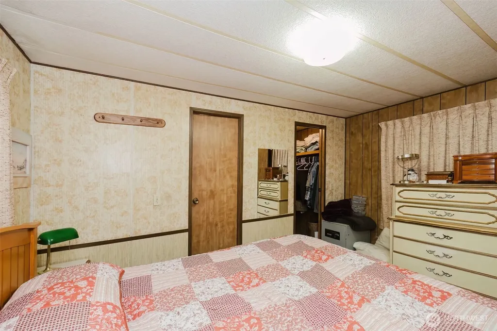 11435 Ogle Road NE Poulsbo WA 98370
