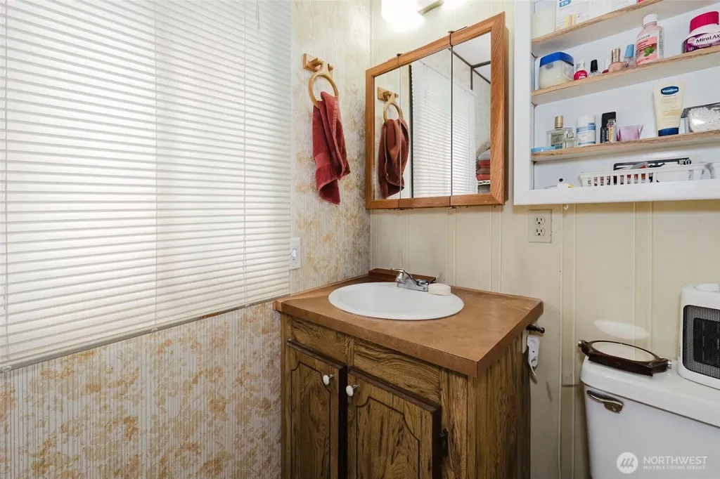 11435 Ogle Road NE Poulsbo WA 98370