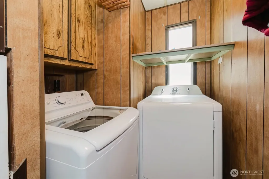 11435 Ogle Road NE Poulsbo WA 98370