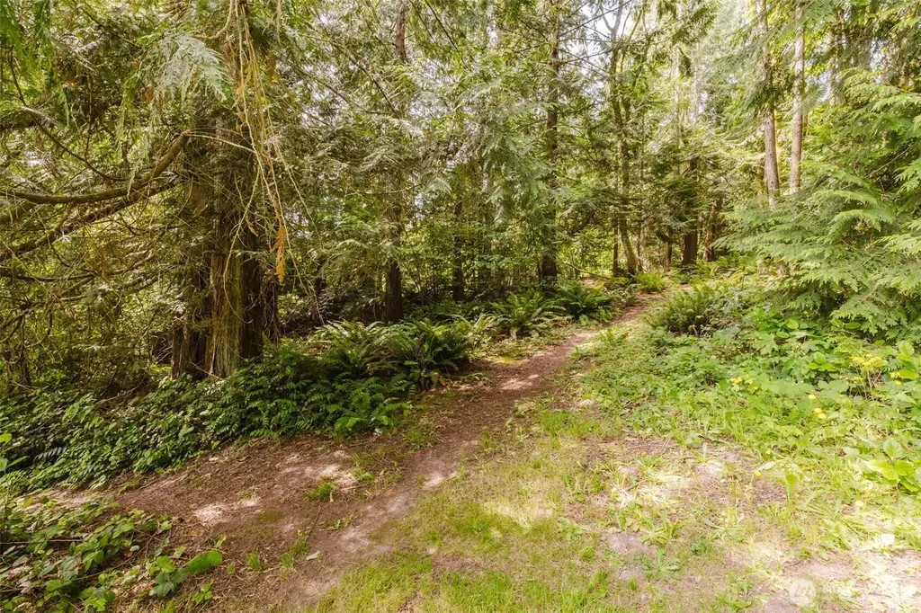 11435 Ogle Road NE Poulsbo WA 98370