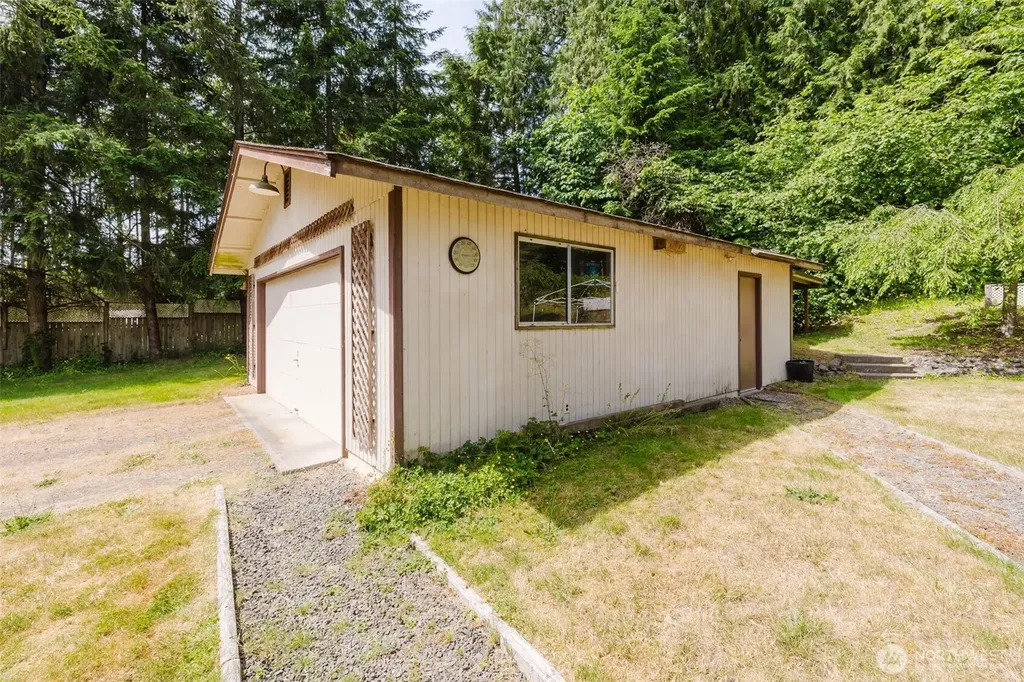 11435 Ogle Road NE Poulsbo WA 98370
