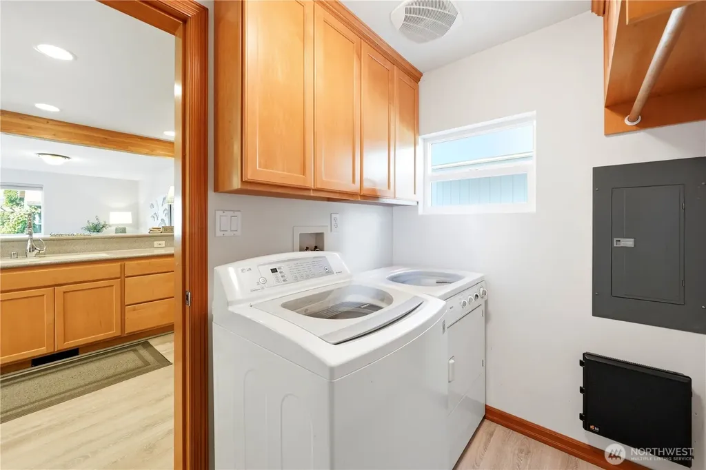 20611 6th Place W Lynnwood WA 98036