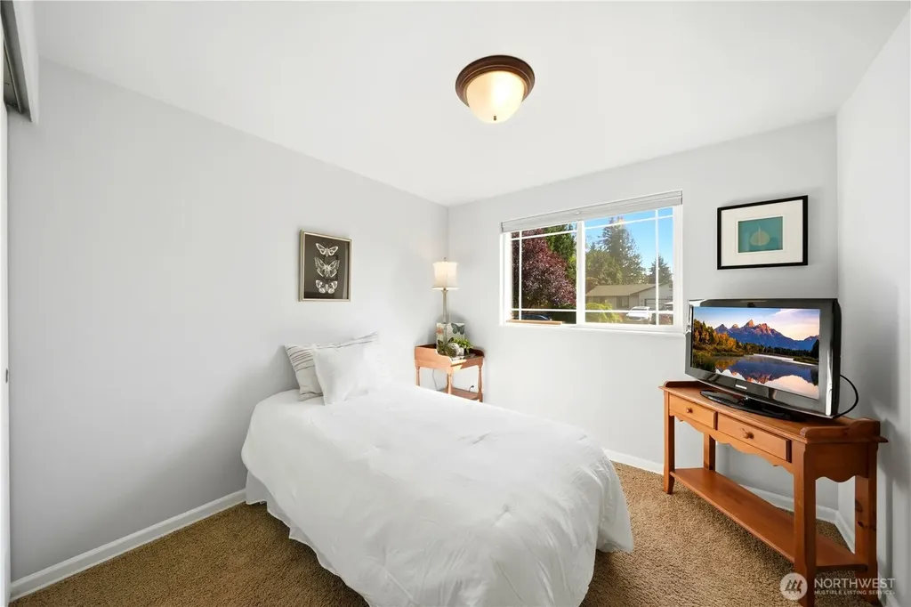 20611 6th Place W Lynnwood WA 98036