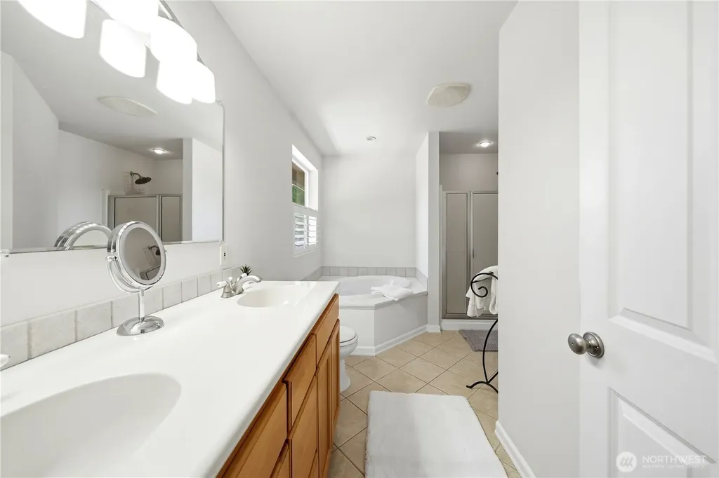20611 6th Place W Lynnwood WA 98036