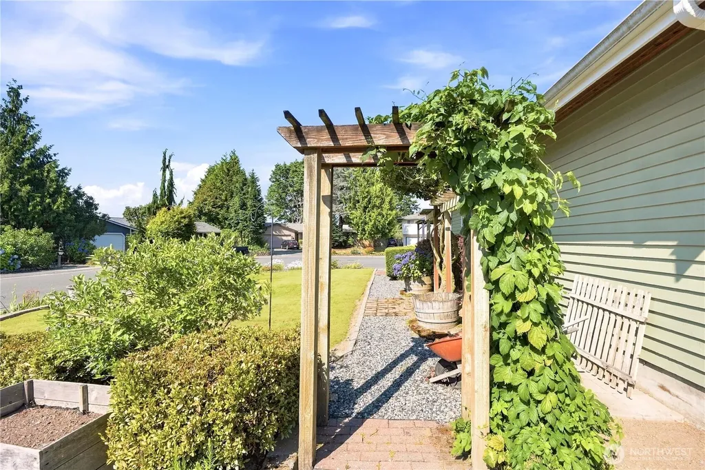 20611 6th Place W Lynnwood WA 98036