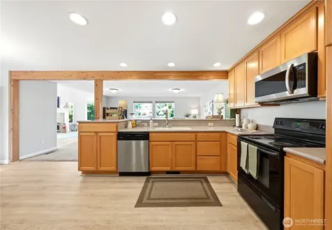 20611 6th Place W Lynnwood WA 98036