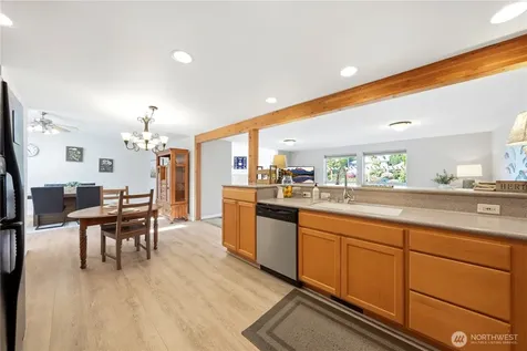 20611 6th Place W Lynnwood WA 98036