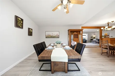 20611 6th Place W Lynnwood WA 98036