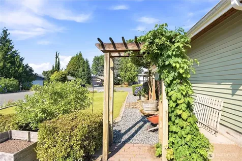20611 6th Place W Lynnwood WA 98036