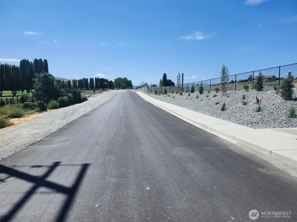 93 E Shop Avenue Chelan WA 98816
