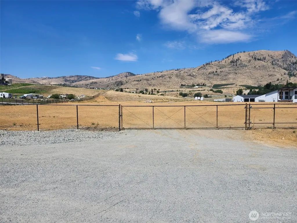 93 E Shop Avenue Chelan WA 98816