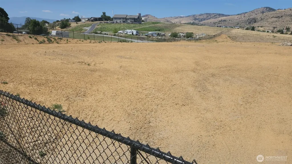 93 E Shop Avenue Chelan WA 98816