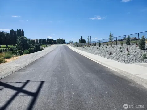 93 E Shop Avenue Chelan WA 98816