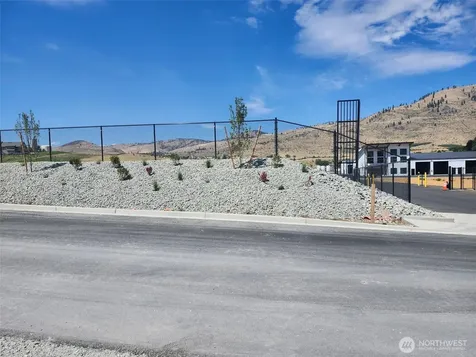 93 E Shop Avenue Chelan WA 98816