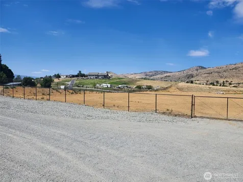 93 E Shop Avenue Chelan WA 98816