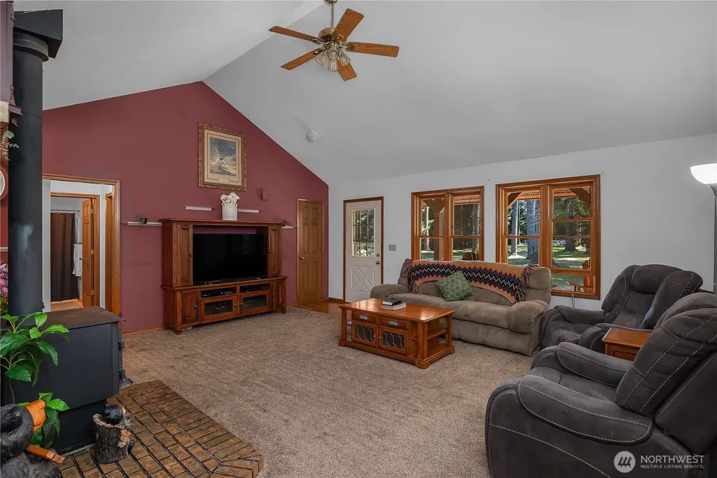 18121 Mi Lane SW Rochester WA 98579
