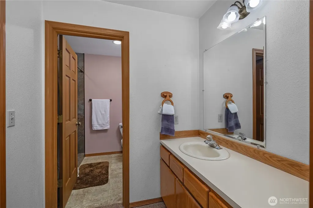 18121 Mi Lane SW Rochester WA 98579