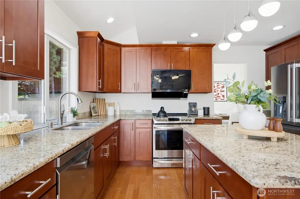 25723 SE 40th Street Sammamish WA 98029