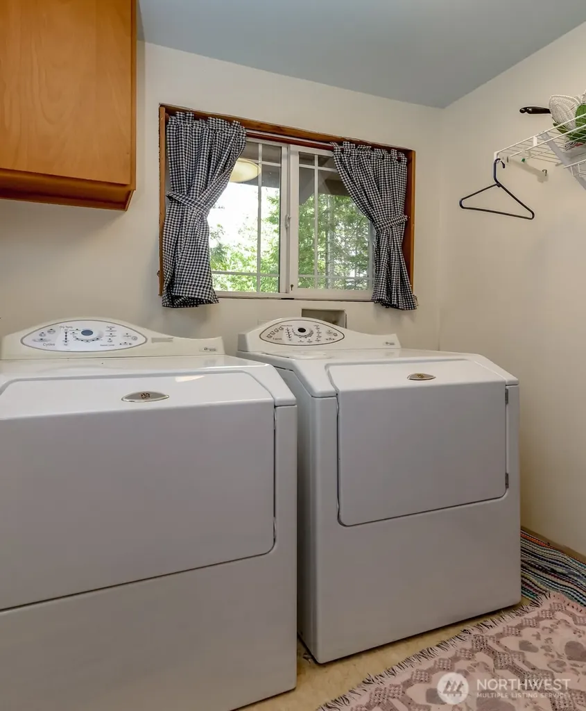 20 N Lakefront Loop Hoodsport WA 98548