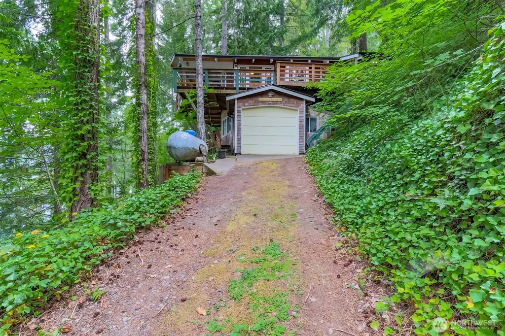 20 N Lakefront Loop Hoodsport WA 98548